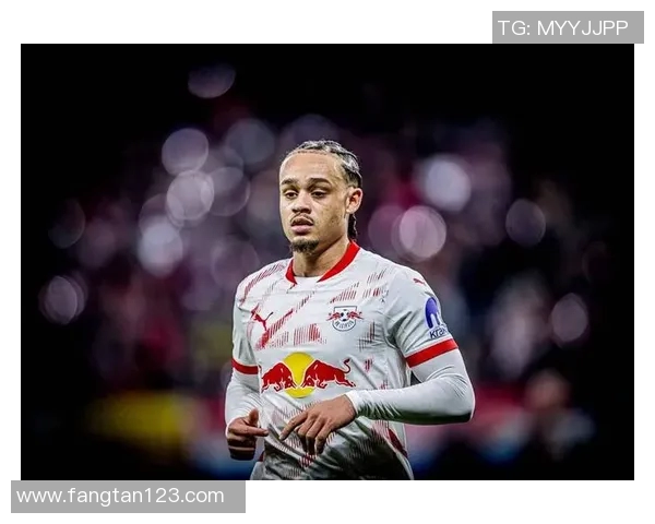 哈维西蒙斯的崛起与未来展望：年轻球员如何改变足球格局